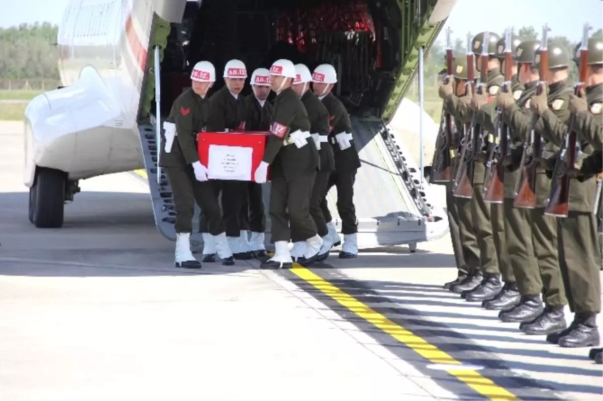 Şehit Uzman Onbaşı Gözyaşı ile Karşılandı