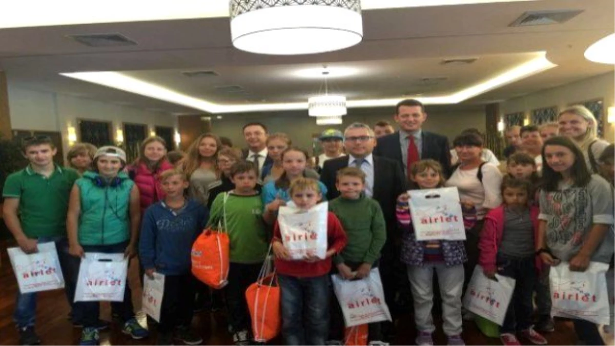 Ukraynalı Kimsesiz Çocuklar Ülkelerine Uğurlandı