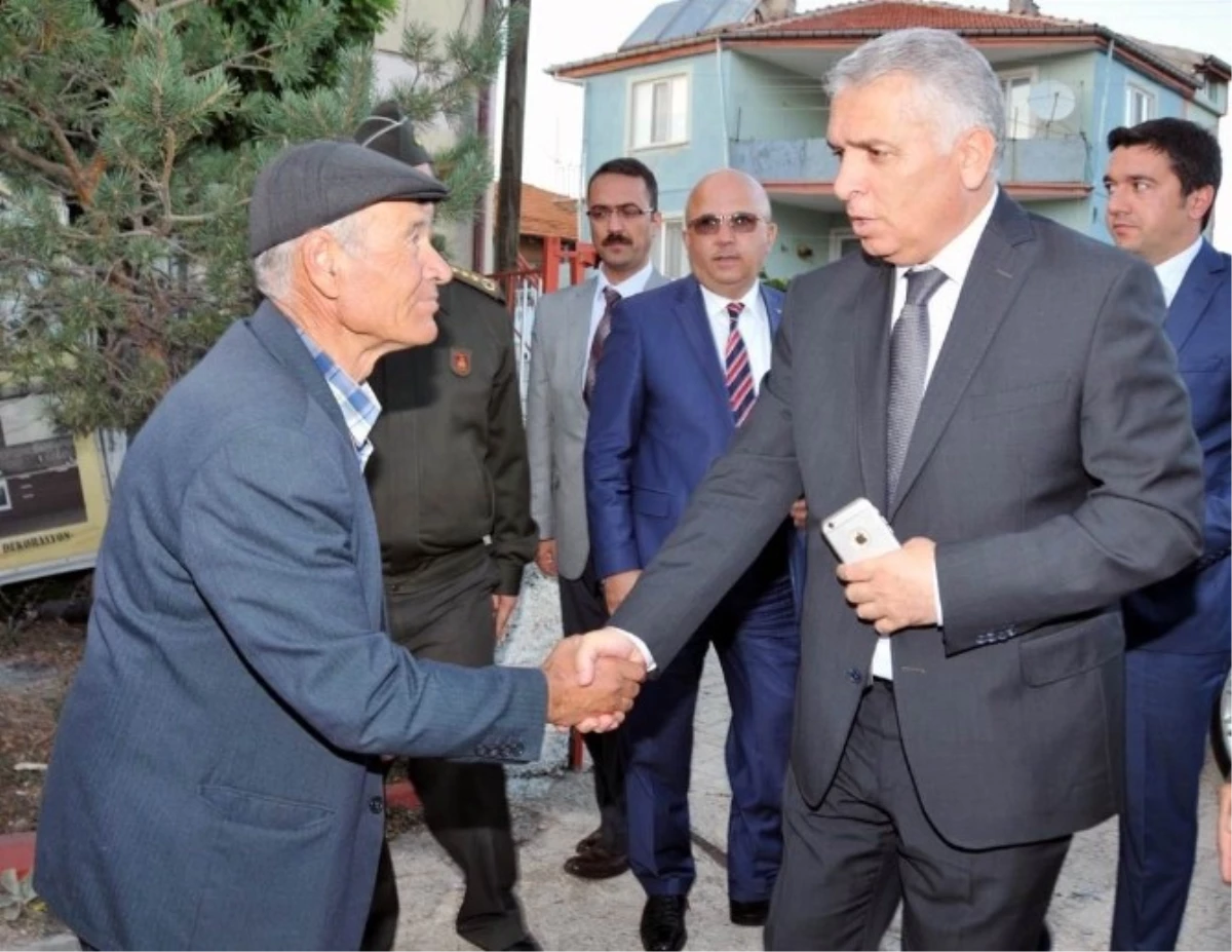 Vali Yıldırım Şehit Piyade Uzman Çavuş Mehmet Esen\'in Mevlit Programına Katıldı