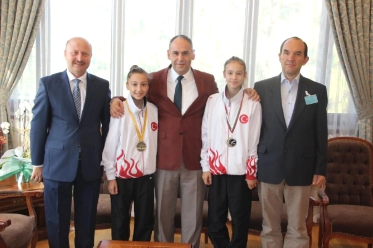 Avrupa ve Balkan Şampiyonu Öğrencilerden Aşım\'a Ziyaret