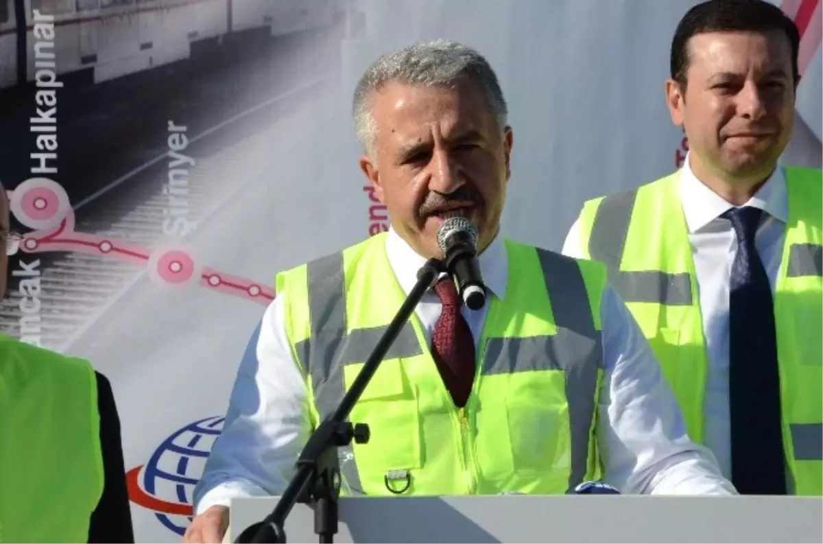 Bakan Arslan\'dan Raylı Sistem İçin Sıkı Pazarlık