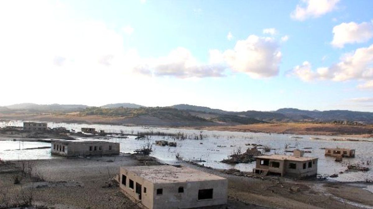 Baraj Suları Çekilince Eski Köy Yeniden Ortaya Çıktı