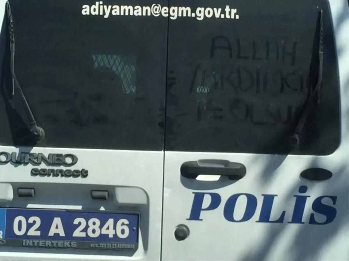 Çocuklardan Polisi Duygulandıran Yazı