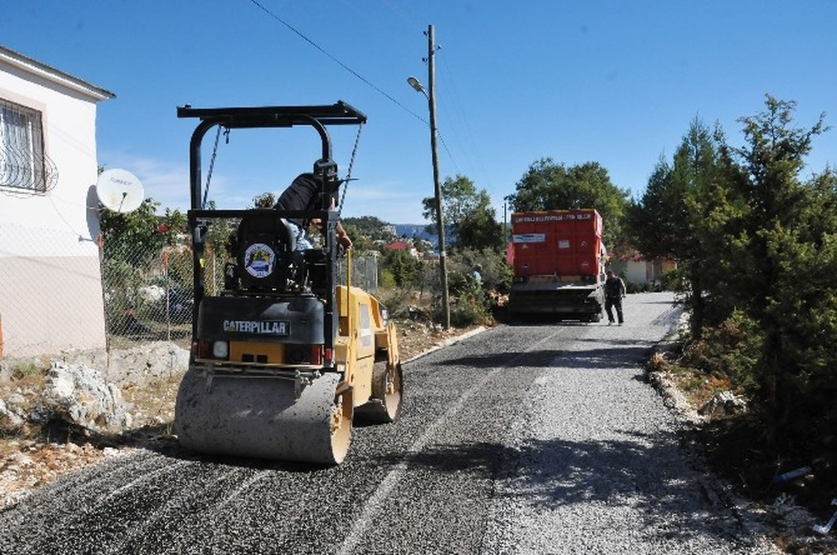 Erdemli Belediyesi, Yayla Yollarını Asfaltlıyor