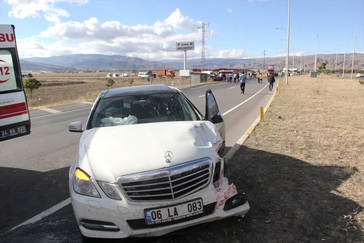 Erzincan\'da Trafik Kazası: 1 Ölü, 4 Yaralı