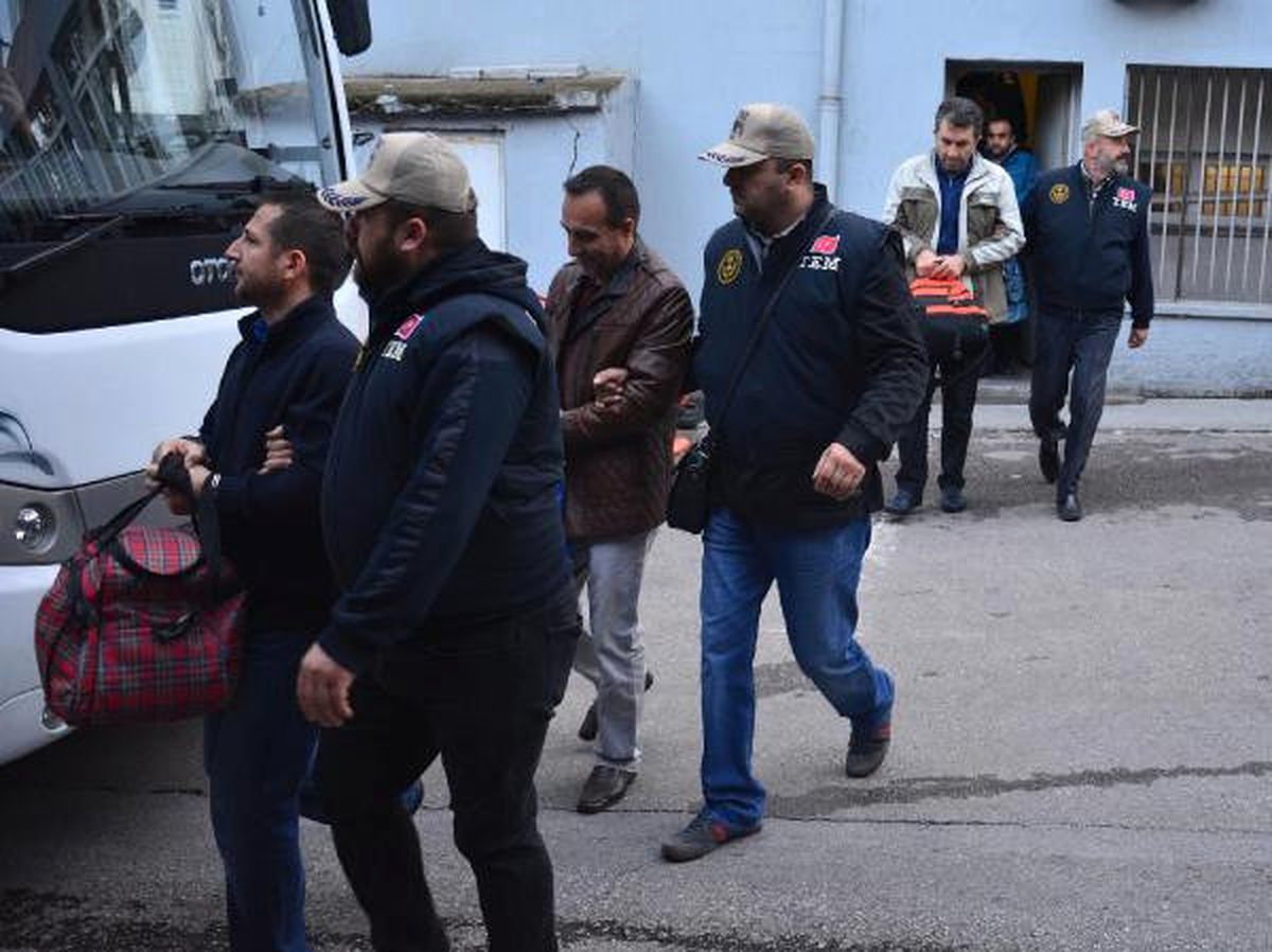 Fetö\'cü Olmakla Suçlanan Sendikacılar Adliyeye Çıkartıldı