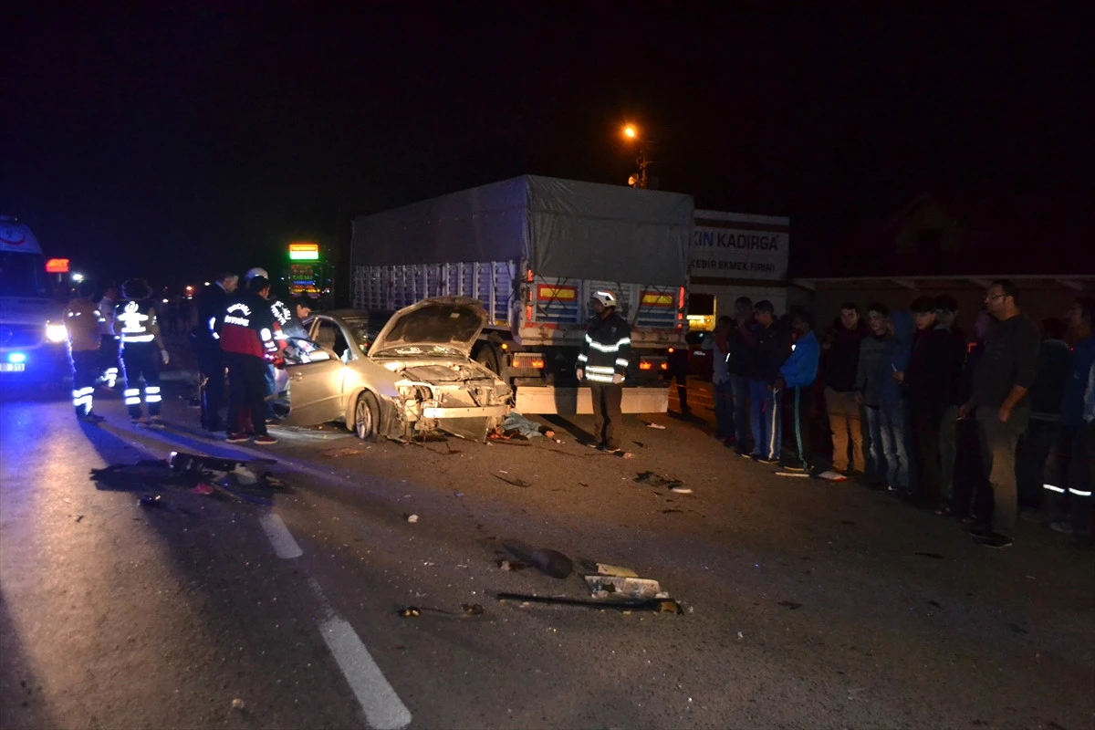 Kocaeli\'de Trafik Kazası: 3 Ölü, 2 Yaralı