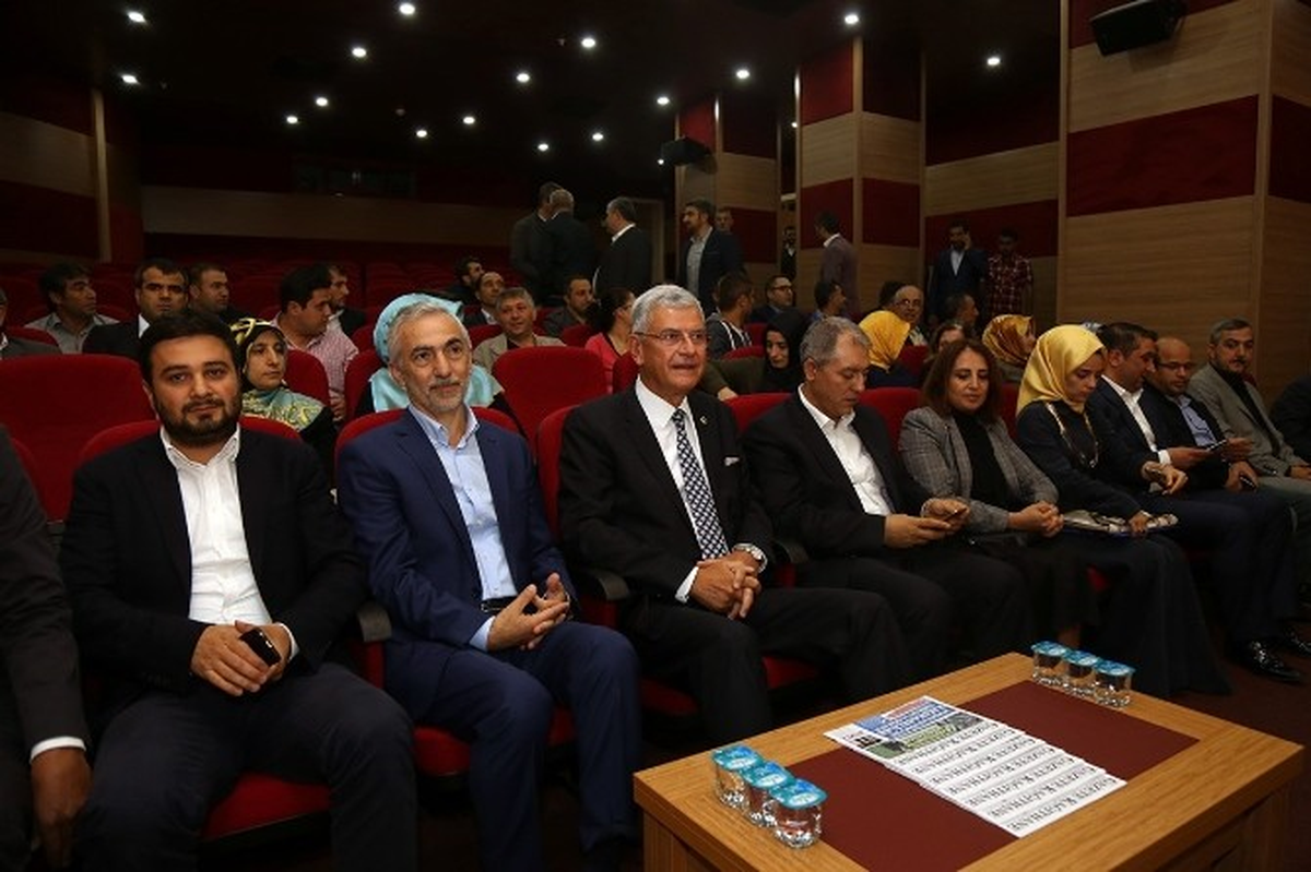 Pazartesi Söyleşileri\'nin Konuğu Eski Bakan Volkan Bozkır Oldu
