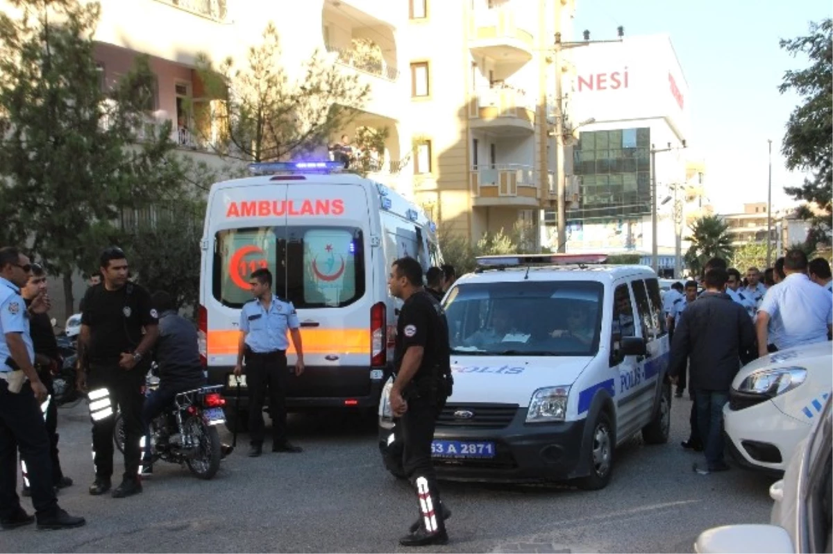 Şanlıurfa\'da Komşu Kavgası: 1\'i Polis 2 Kişi Yaralandı