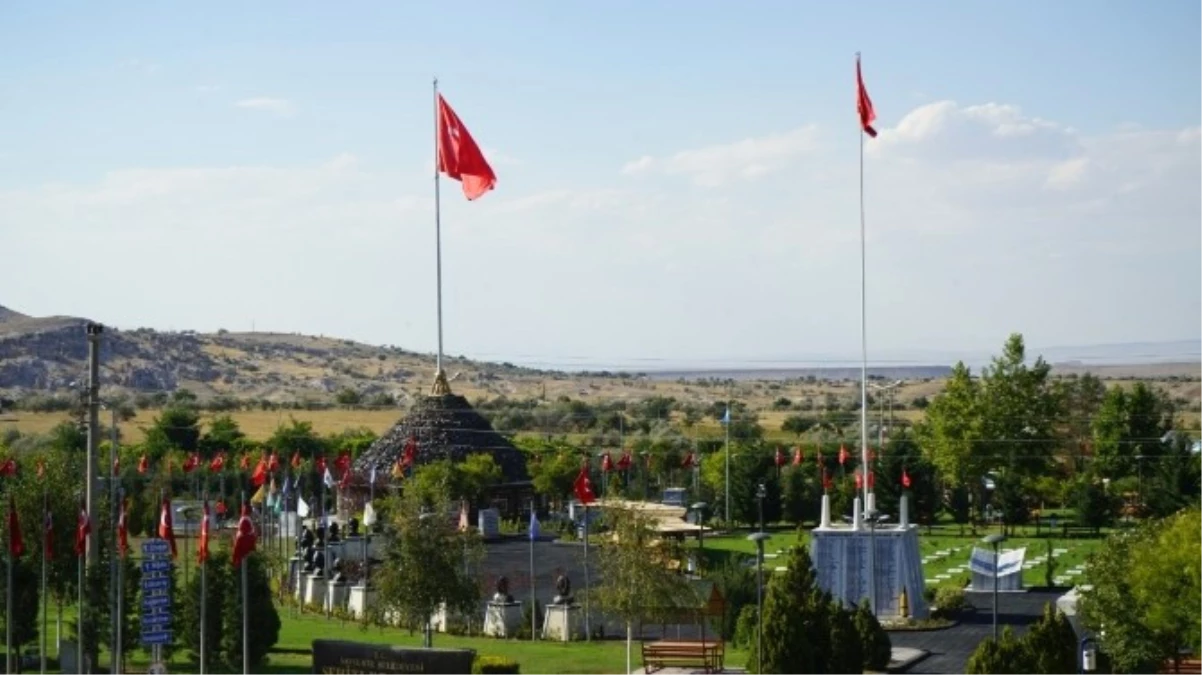 Şehitler Anıtını 9 Günde 10 Bin Kişi Ziyaret Etti