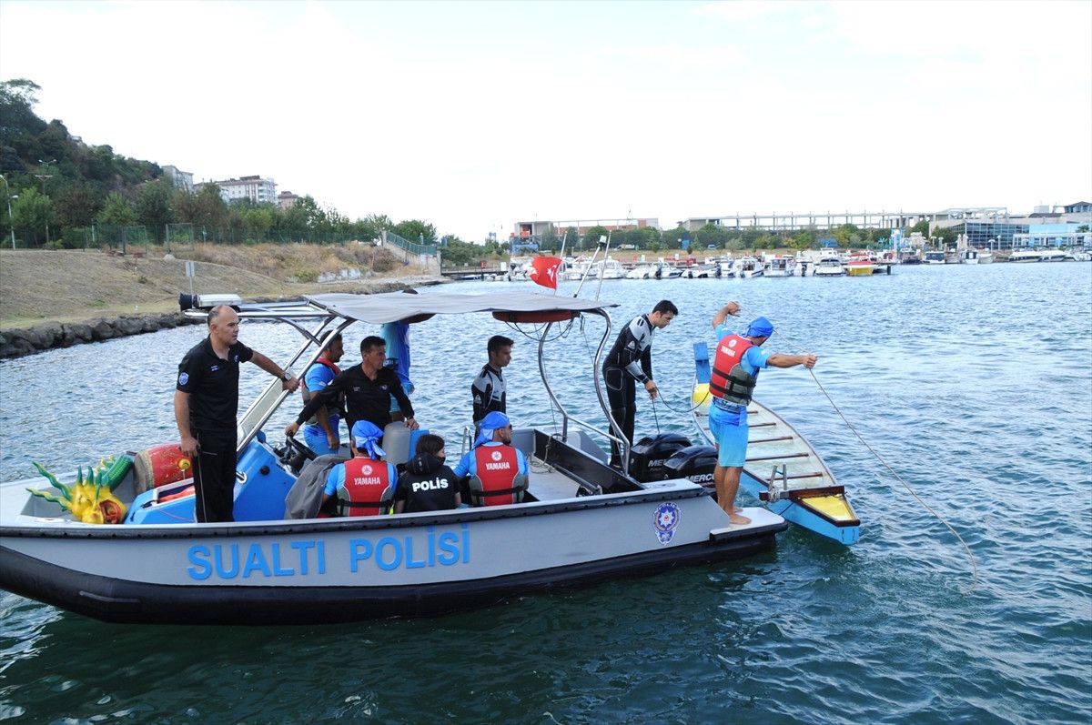 Tekneleri Alabora Olan Sporcuları Deniz Polisi Kurtardı