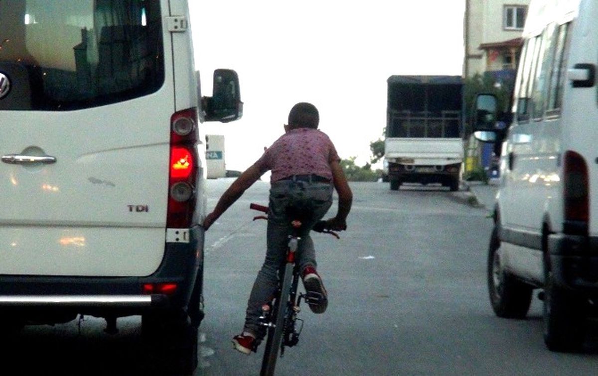 Trafikte Bisikletle Tehlikeli Yolculuk