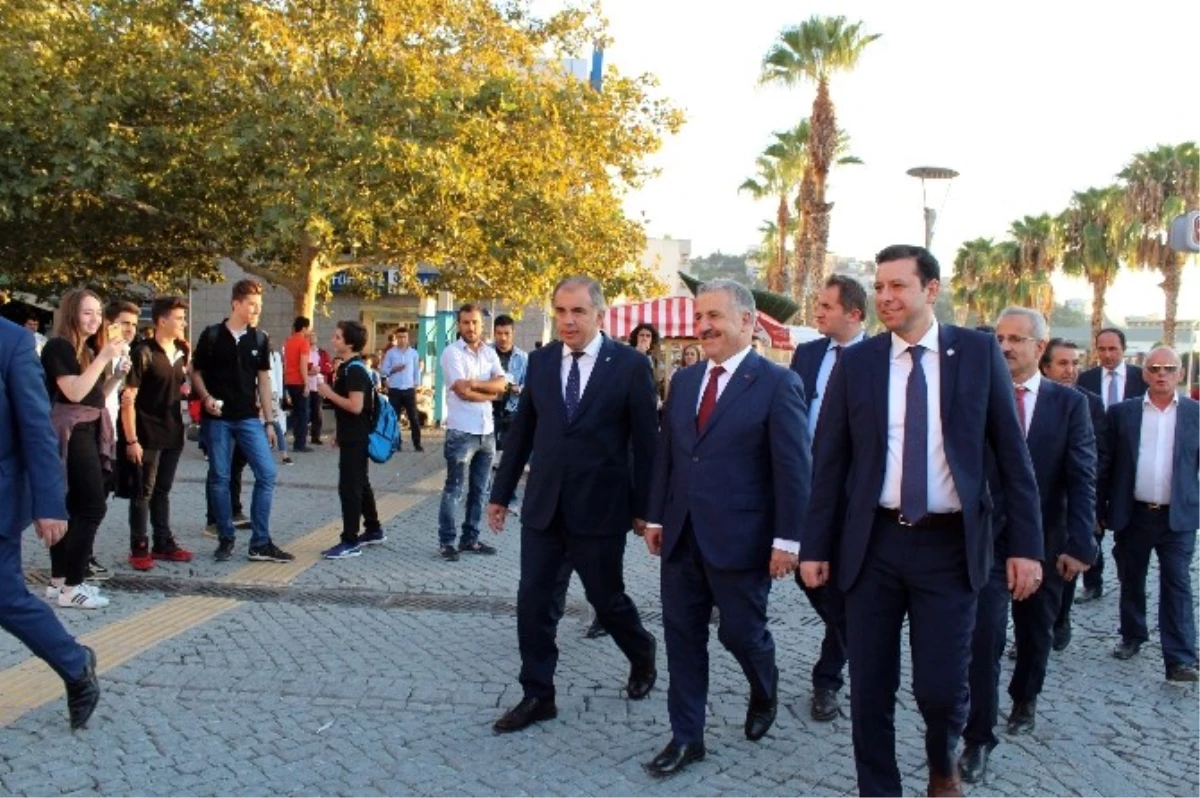Ulaştırma Bakanı Arslan, İzmir Valiliğini Ziyaret Etti