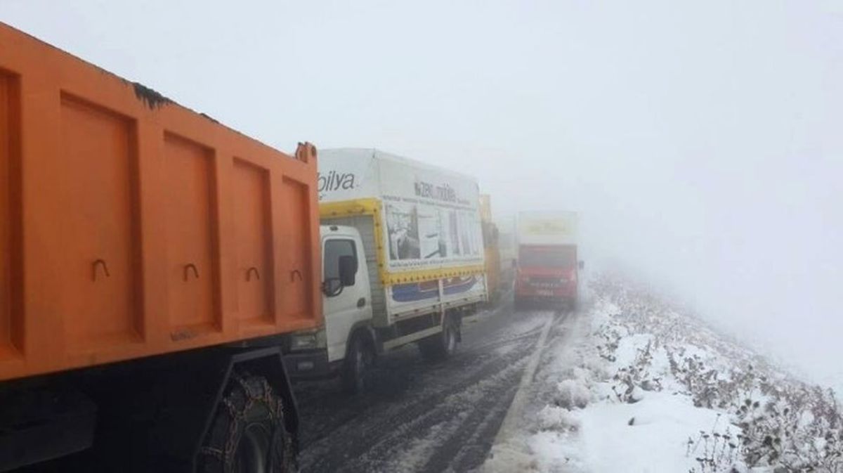 Ardahan - Ardanuç Karayolunda Kar ve Tipi Dolayısıyla Araçlar Yolda Mahsur Kaldı