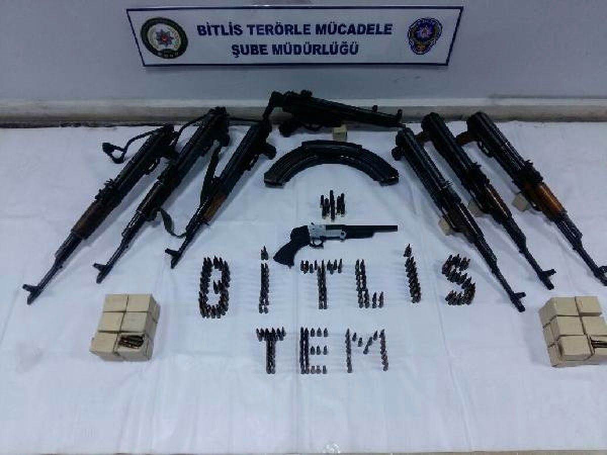 Bitlis\'te PKK\'ya Ait Silahlar ve Mühimmat Ele Geçirildi