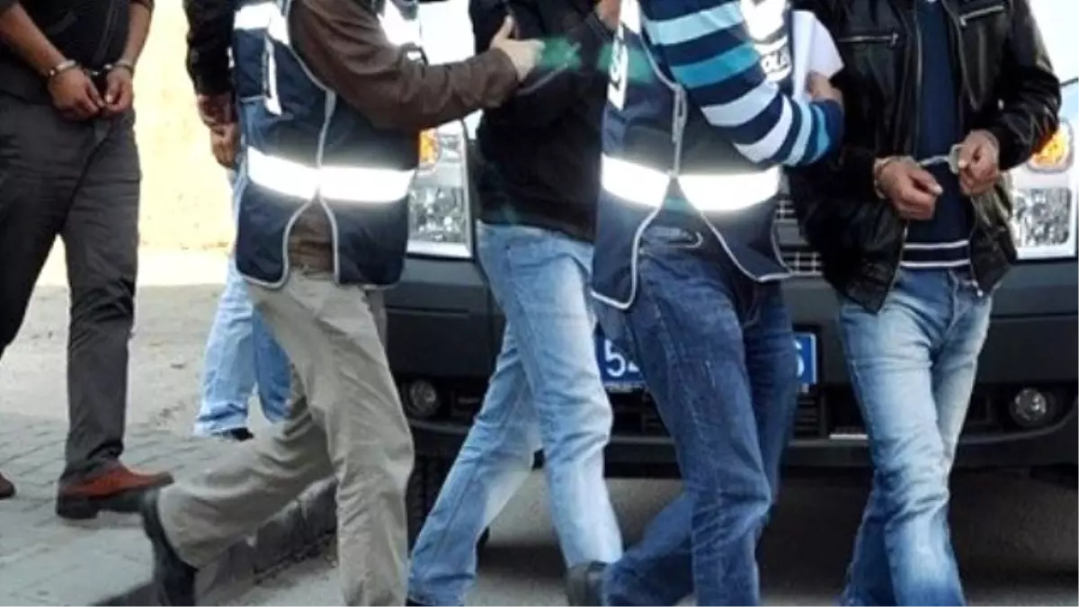 Çocuk Parkında Uyuşturucu Madde Kullanan 3 Kişi Tutuklandı