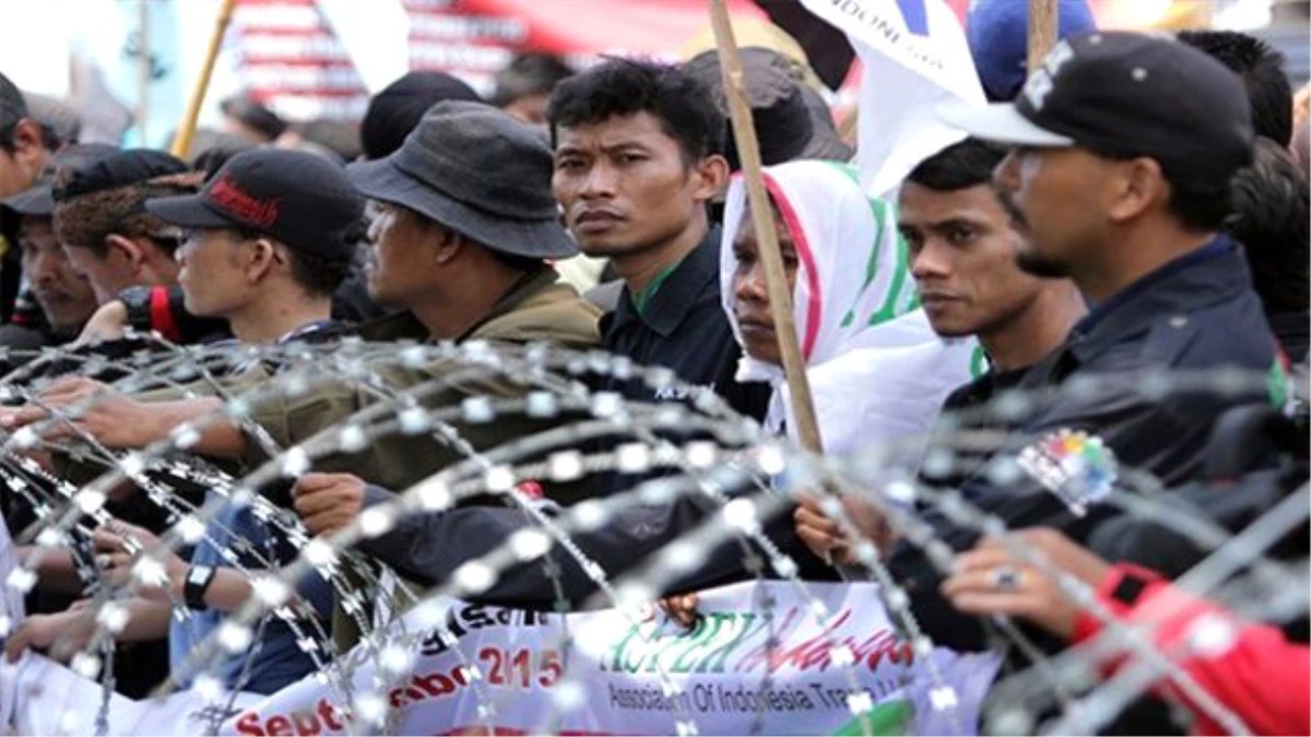 Endonezya\'da İşçiler Vergi Affını Protesto Etti
