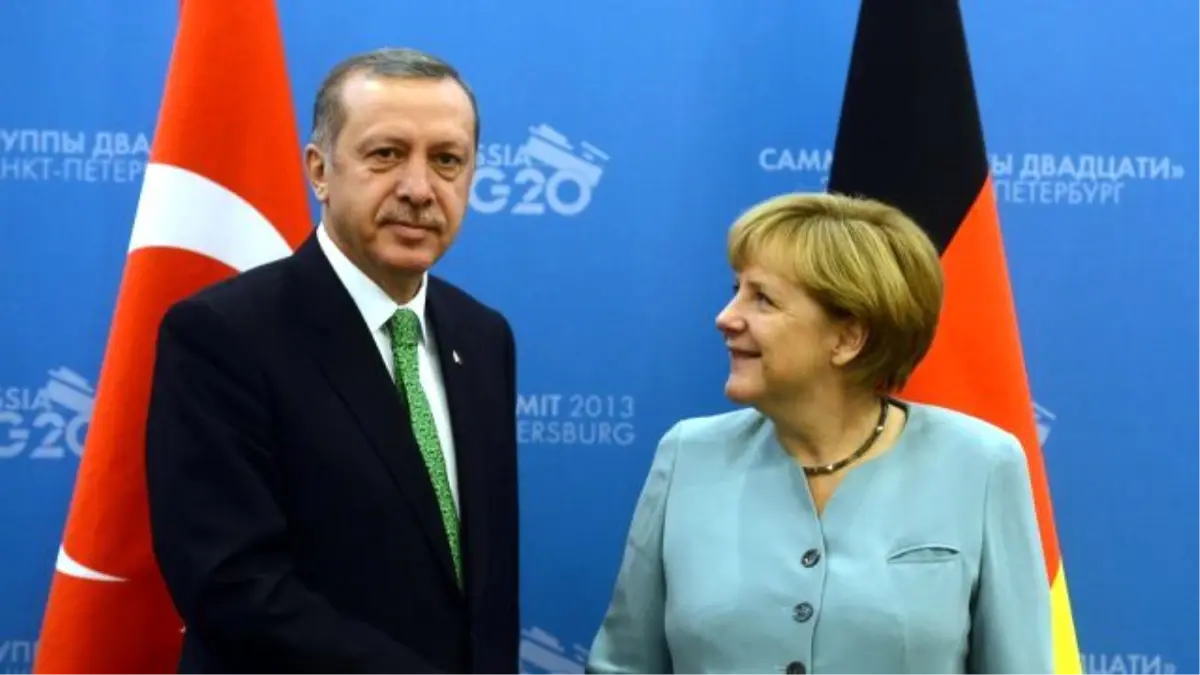 Erdoğan, Merkel\'e Fırat Kalkanı Harekatı Hakkında Bilgi Verdi