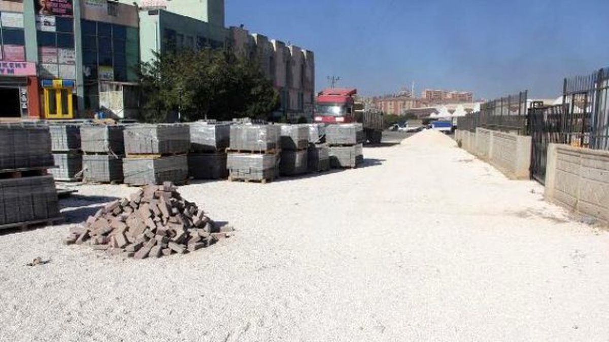 Eyyübiye\'de yollar tozdan kurtarılıyor