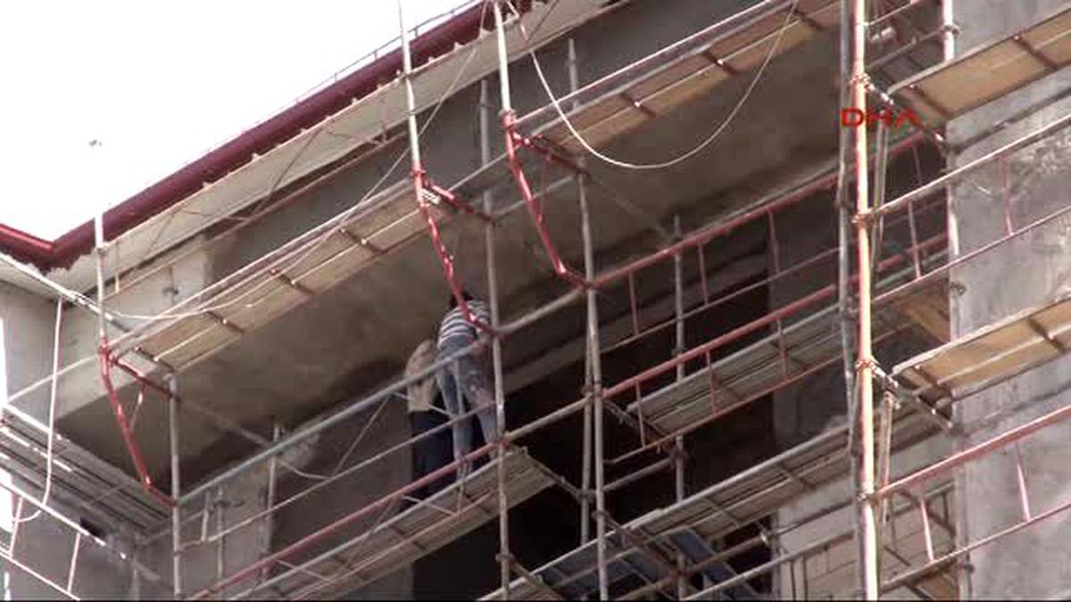 İnşaattan Düşen İşçi Hayatını Kaybetti