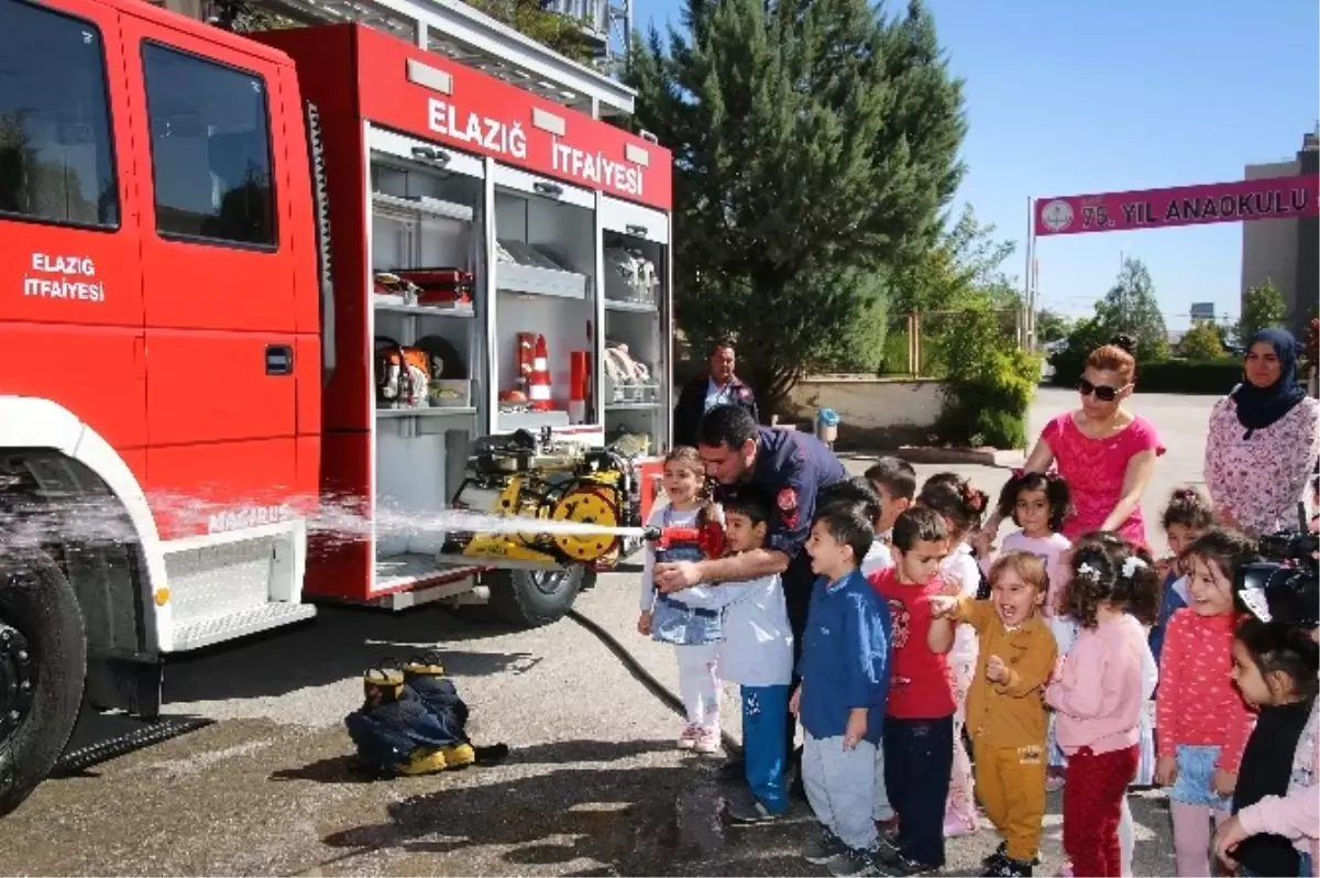 İtfaiyecilerden Öğrencilere Yangın Eğitimi