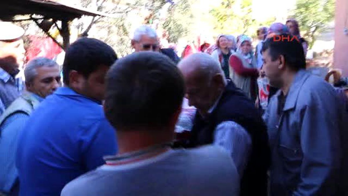 İzmir - Liseli Özlem, Gözyaşlarıyla Son Yolculuğuna Uğurlandı