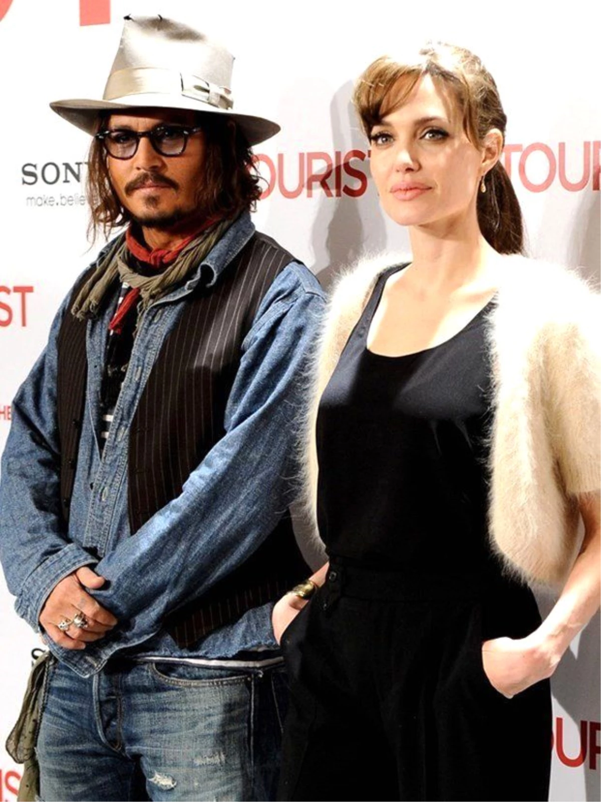 Johnny Depp ve Angelina Jolie Aşk mı Yaşıyor