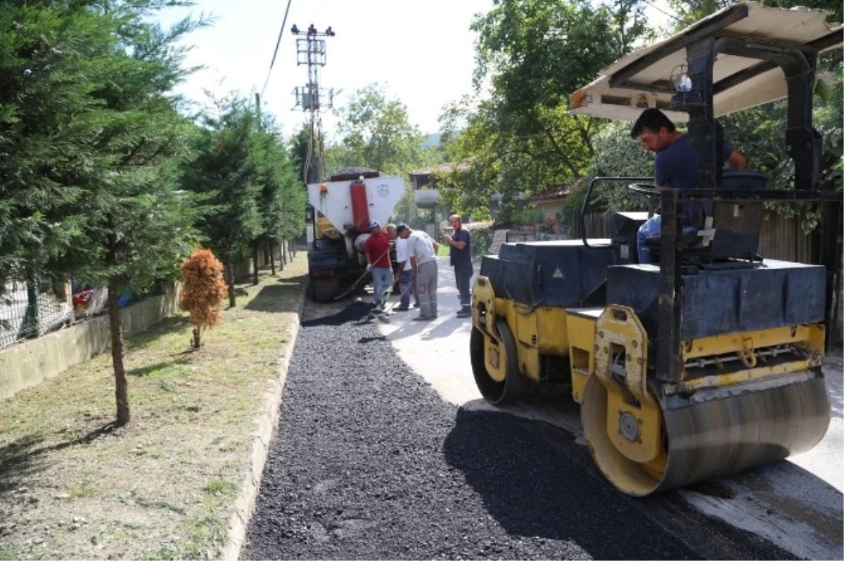 Mahmudiye\'de Yıpranan Yollar Onarılıyor