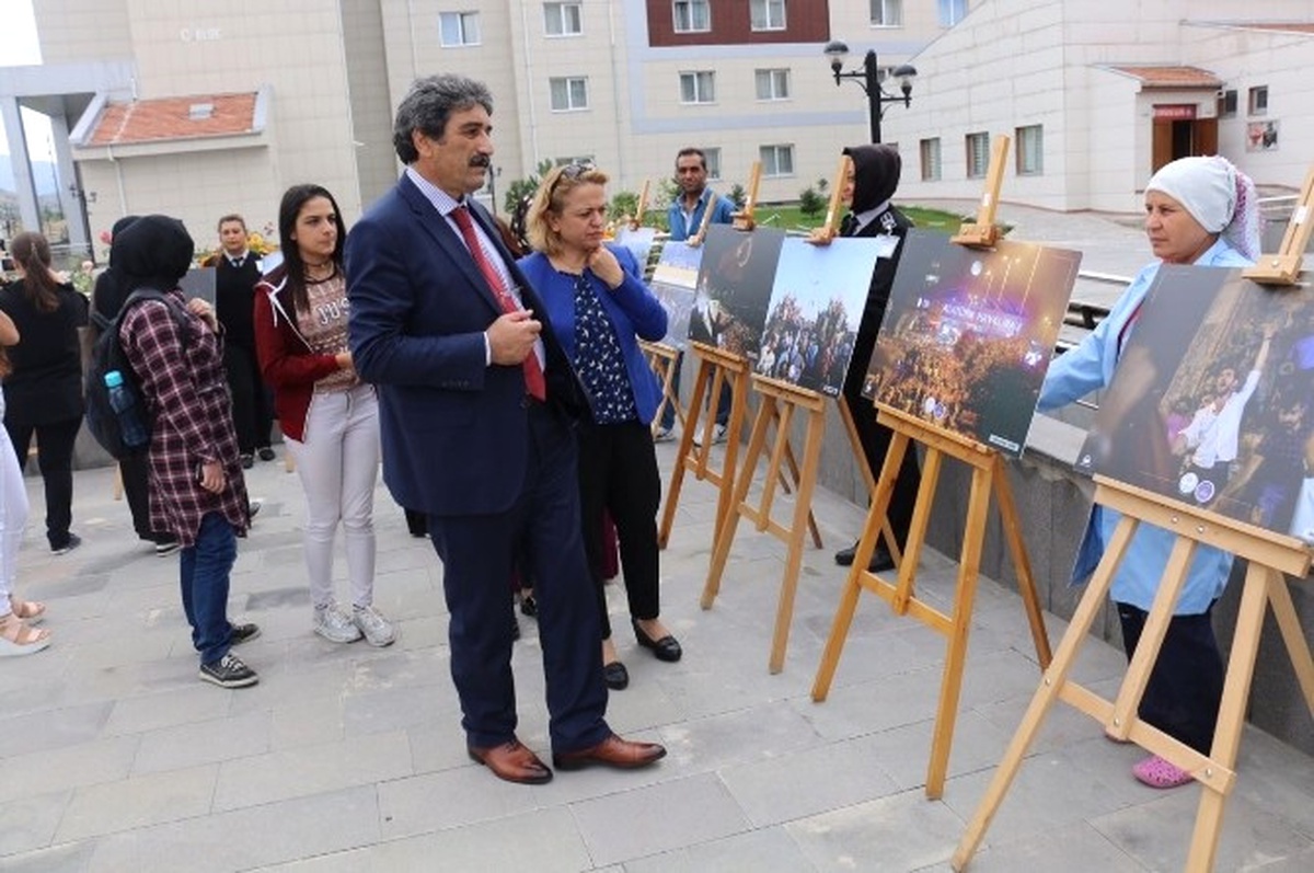 Melikgazi Kız Yurdu\'nda 15 Temmuz Milli İrade Destanı Sergisi Açıldı