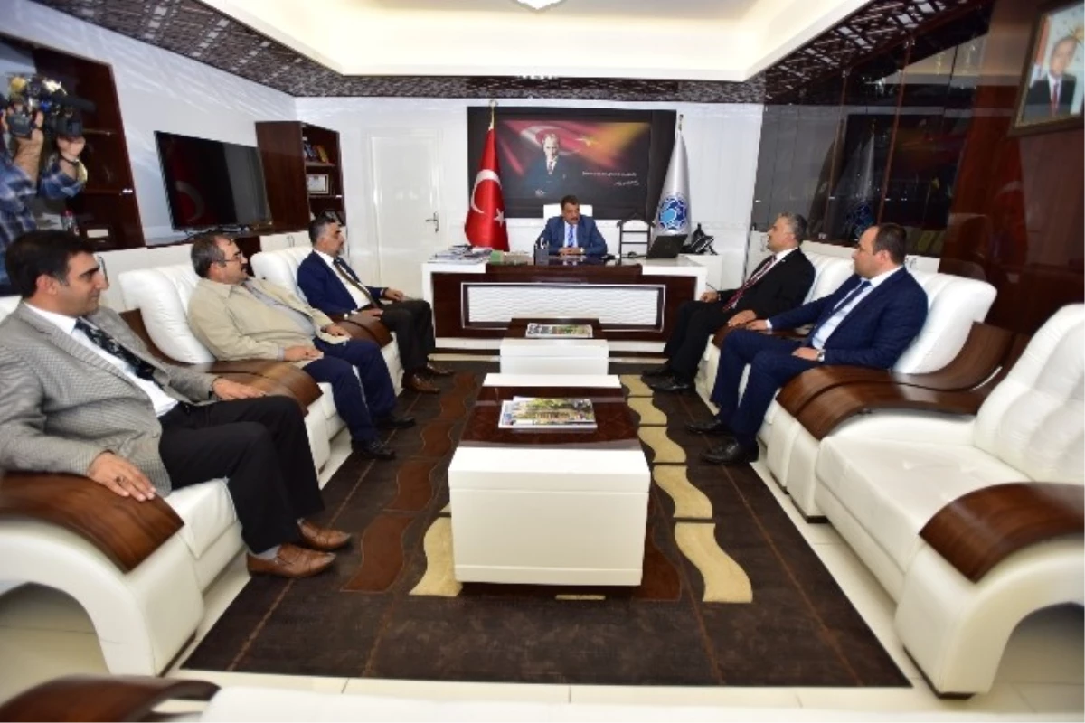 Oda Başkanı Boyraz Başkan Gürkan\'ı Ziyaret Etti