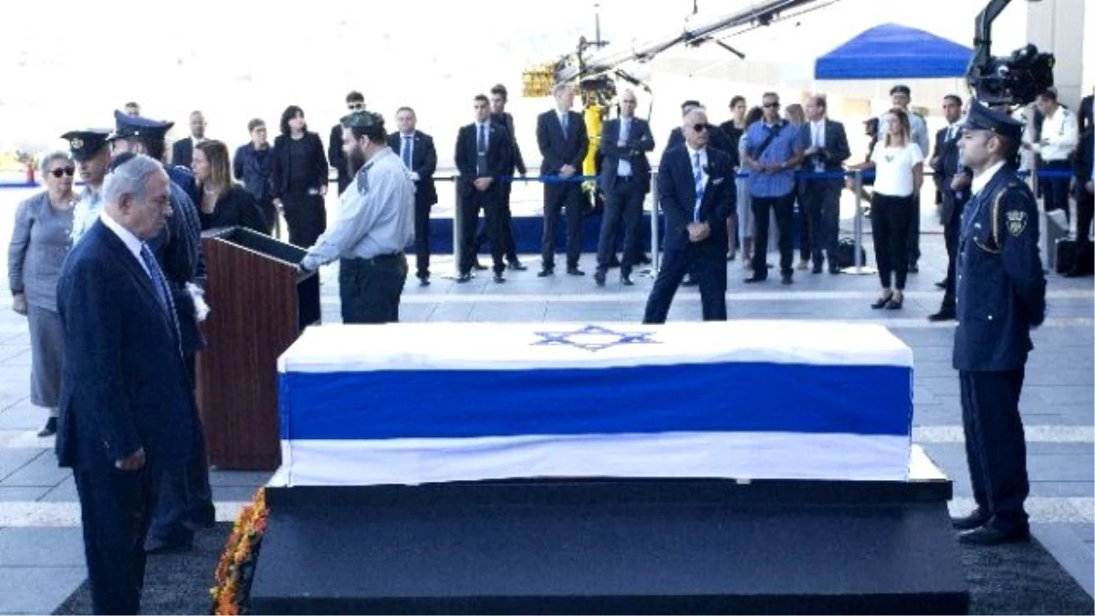 Peres\'in Naaşı Knesset\'e Getirildi