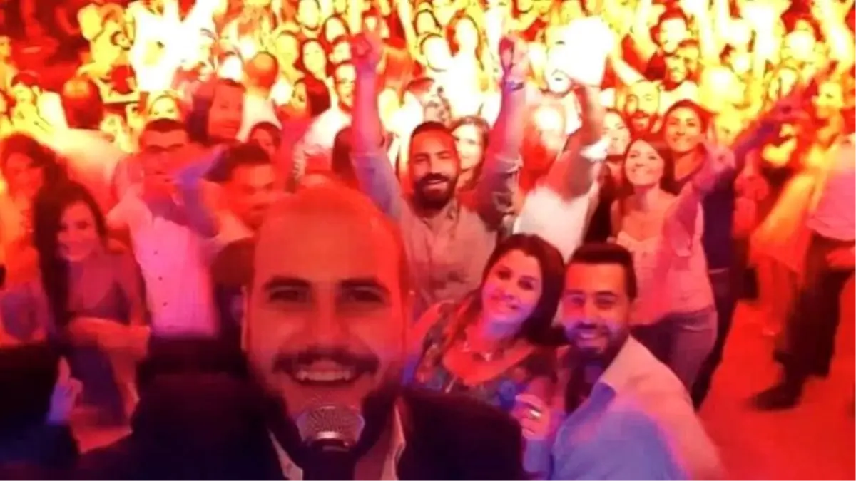 Suriye\'de Esad Yandaşları Bombardıman Partisi Yaptılar