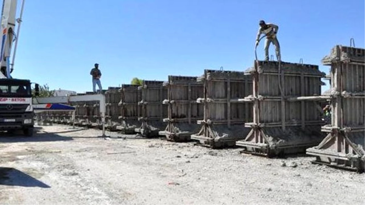 Suriye Sınırındaki Beton Duvar Çalışmaları Hızlandı