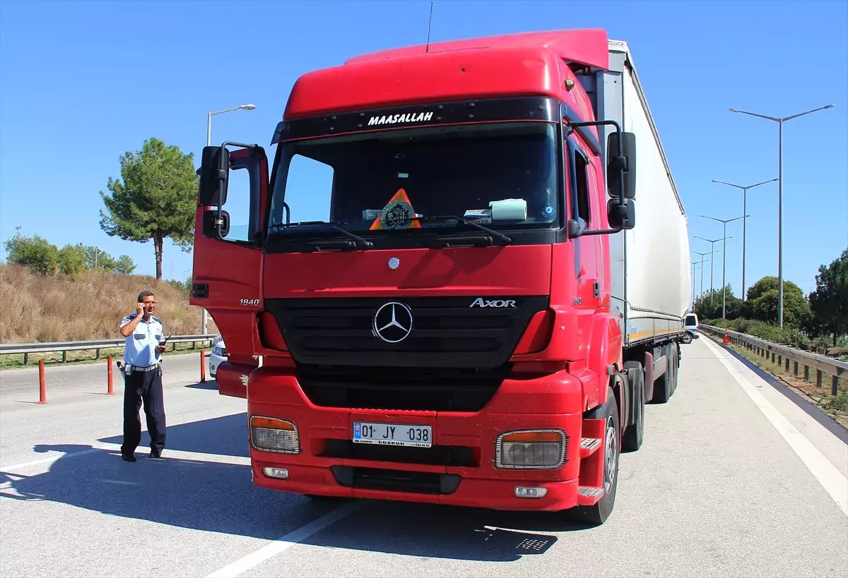 Tırda Taşınan Atlar Polisi Alarma Geçirdi