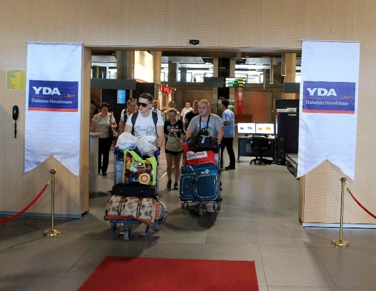 Türkiye\'ye Gelen Turist Sayısı Ağustos\'ta Yüzde 37,96 Azaldı