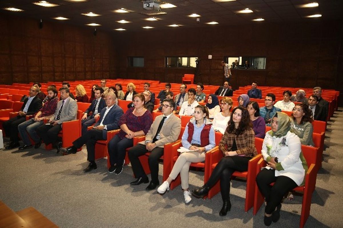 Agü\'de "Geleceği Bilim ile İnşaa Etmek" Konulu Konferans