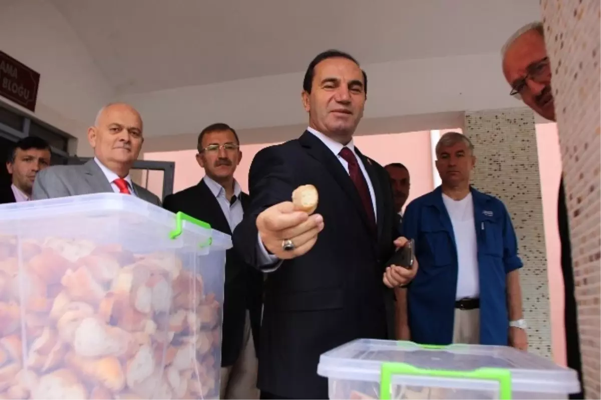 Amasya Valisi Işık\'tan Okulda Şok Yemek Denetimi