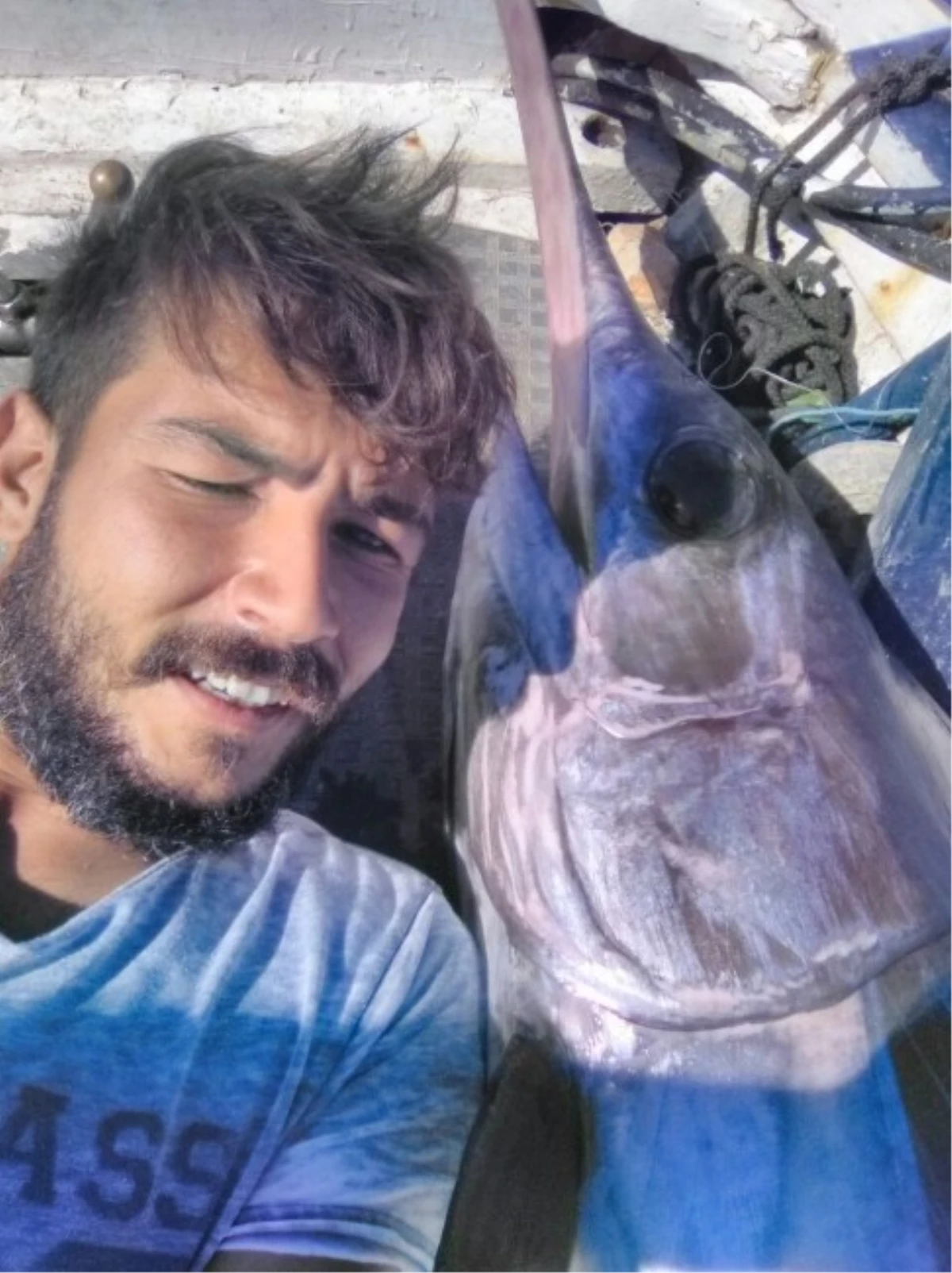 Antalya\'da 55 Kilogramlık Kılıç Balığı Yakalandı