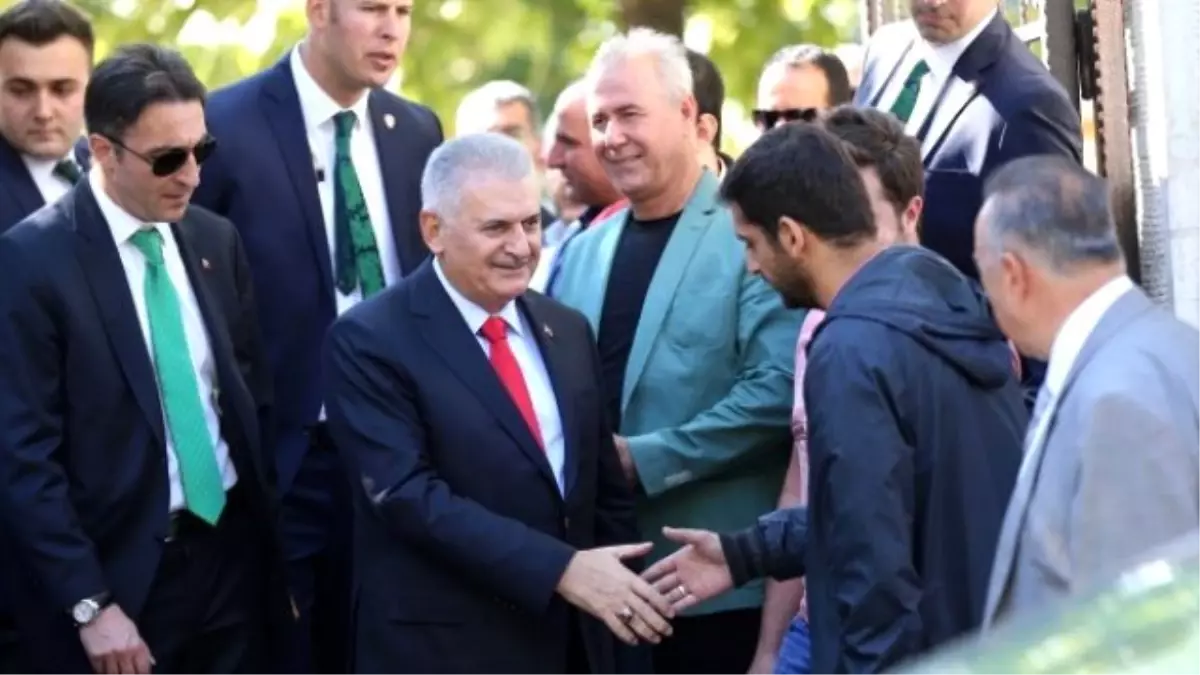 Başbakan Yıldırım, Cuma Namazını Barbaros Camii\'nde Kıldı