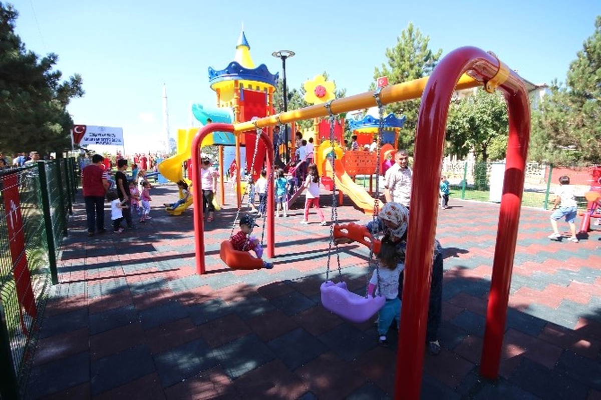 Beyşehir\'de Parklar Yeni Yüzüyle Misafirlerini Ağırlıyor