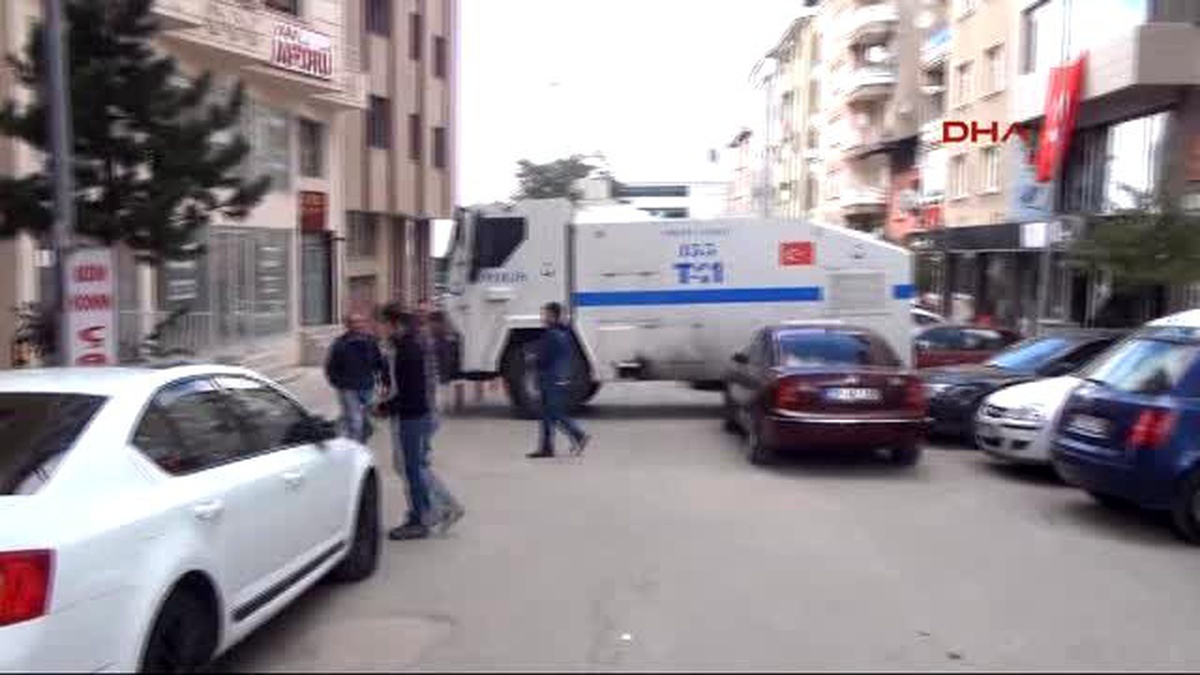 TOMA Caddeyi Kesti, Esnaf \'İflasın Eşiğindeyiz\' Diyor