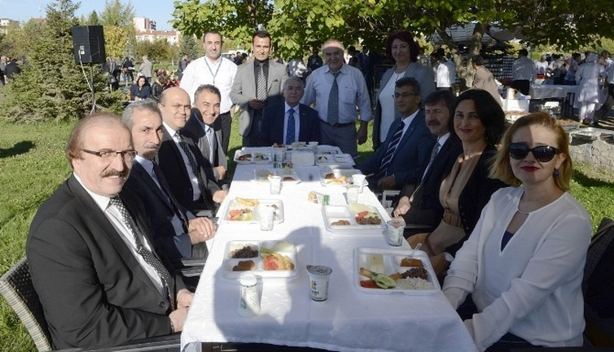 Esogü Hastanesi\'nde 4. Geleneksel Pilav Günü Etkinliği