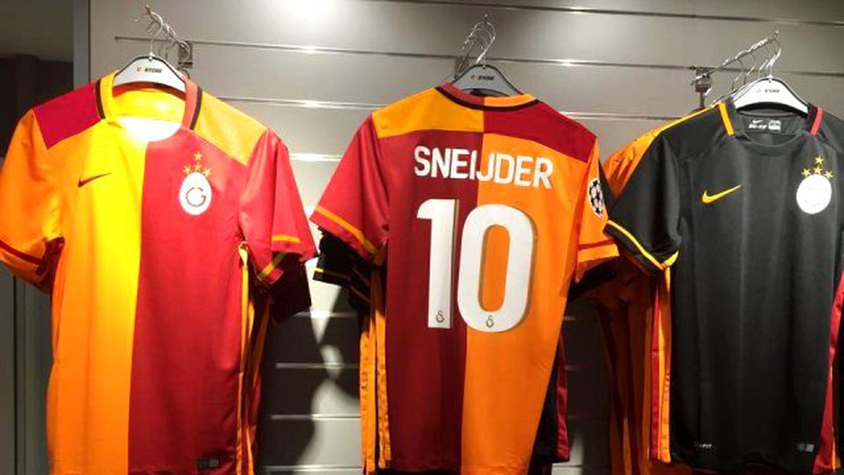 Galatasaray\'da Üçüncü Forma Satışa Sunuldu
