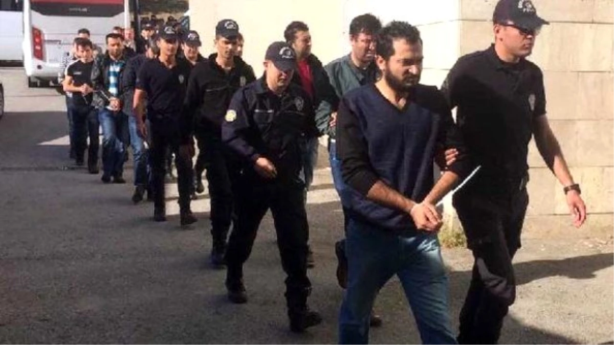 Görüntülü Haber) Sakarya\'da 29 Polis ve 1 Psikolog Adliyeye Sevk Edildi, 80 Öğretmen Gözaltında
