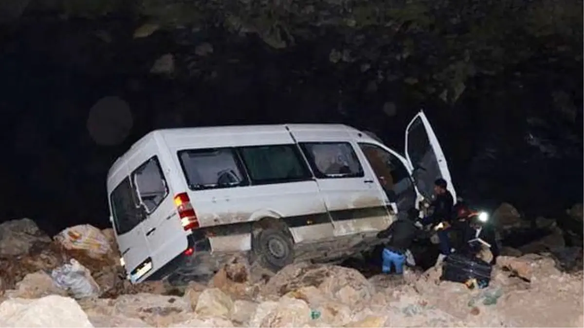 Hakkari\'de Katliam Gibi Kaza: 4 Ölü, 11 Yaralı