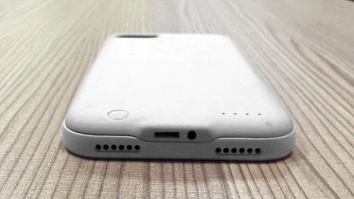 İphone 7\'lere Kulaklık Girişi Ekleyen Kılıf!