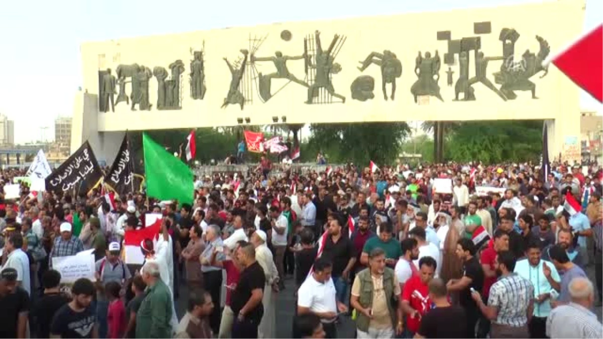 Irak\'ta Reform Talebiyle Hükümet Karşıtı Gösteri Düzenlendi