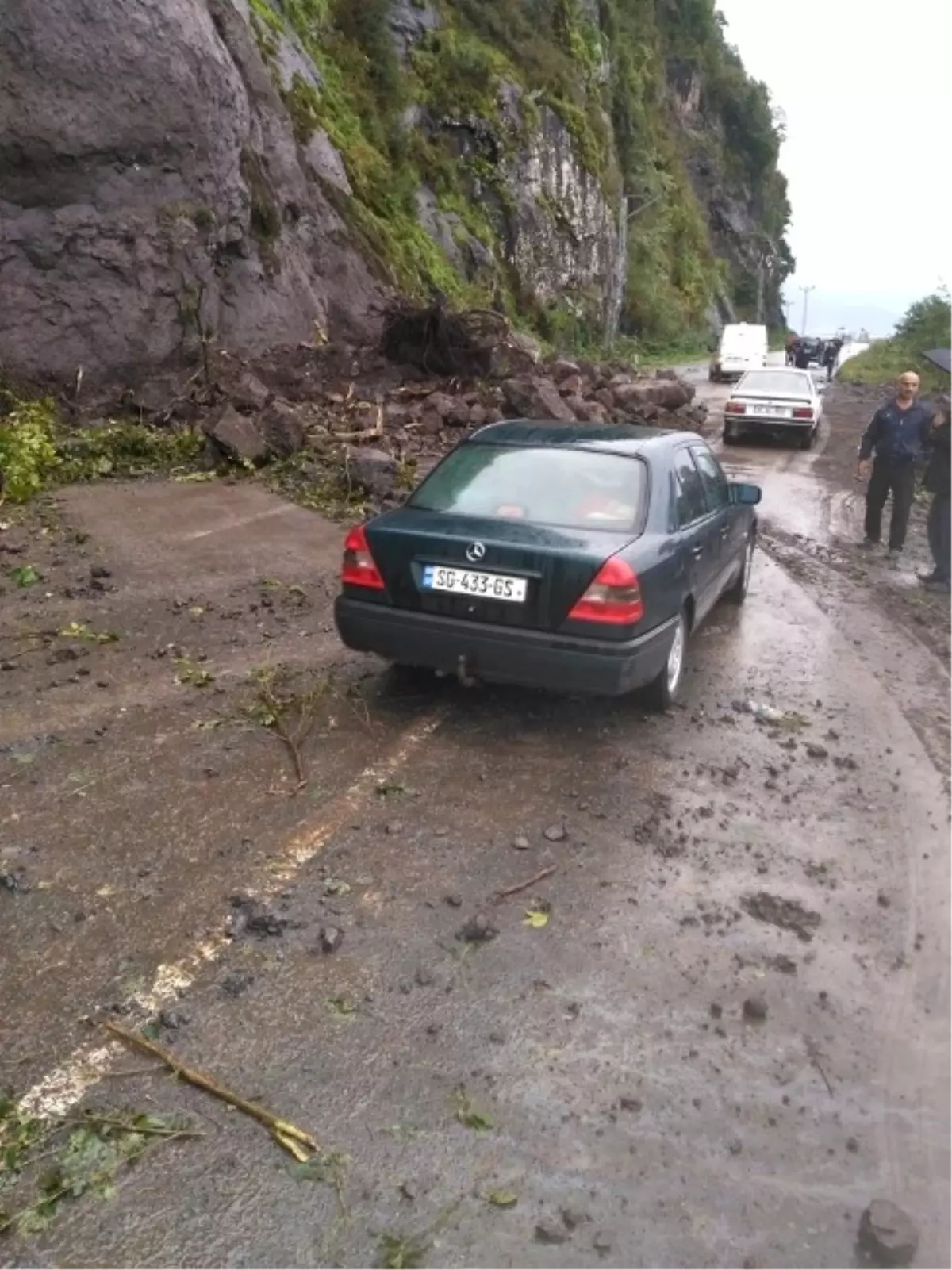 Rize-Artvin Karayolunda Heyelan