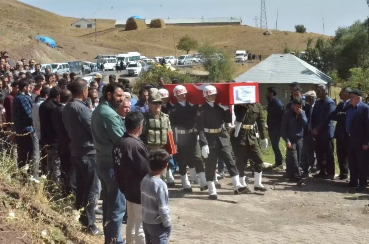 Şehit Korucular Gözyaşları Arasında Toprağa Verildi