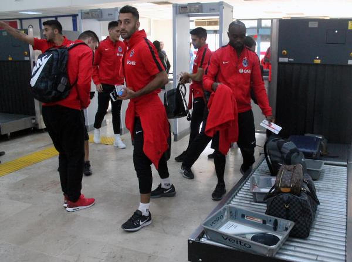 Trabzonspor\'u Taşıyan Uçak Aprona Döndü (Yeniden)